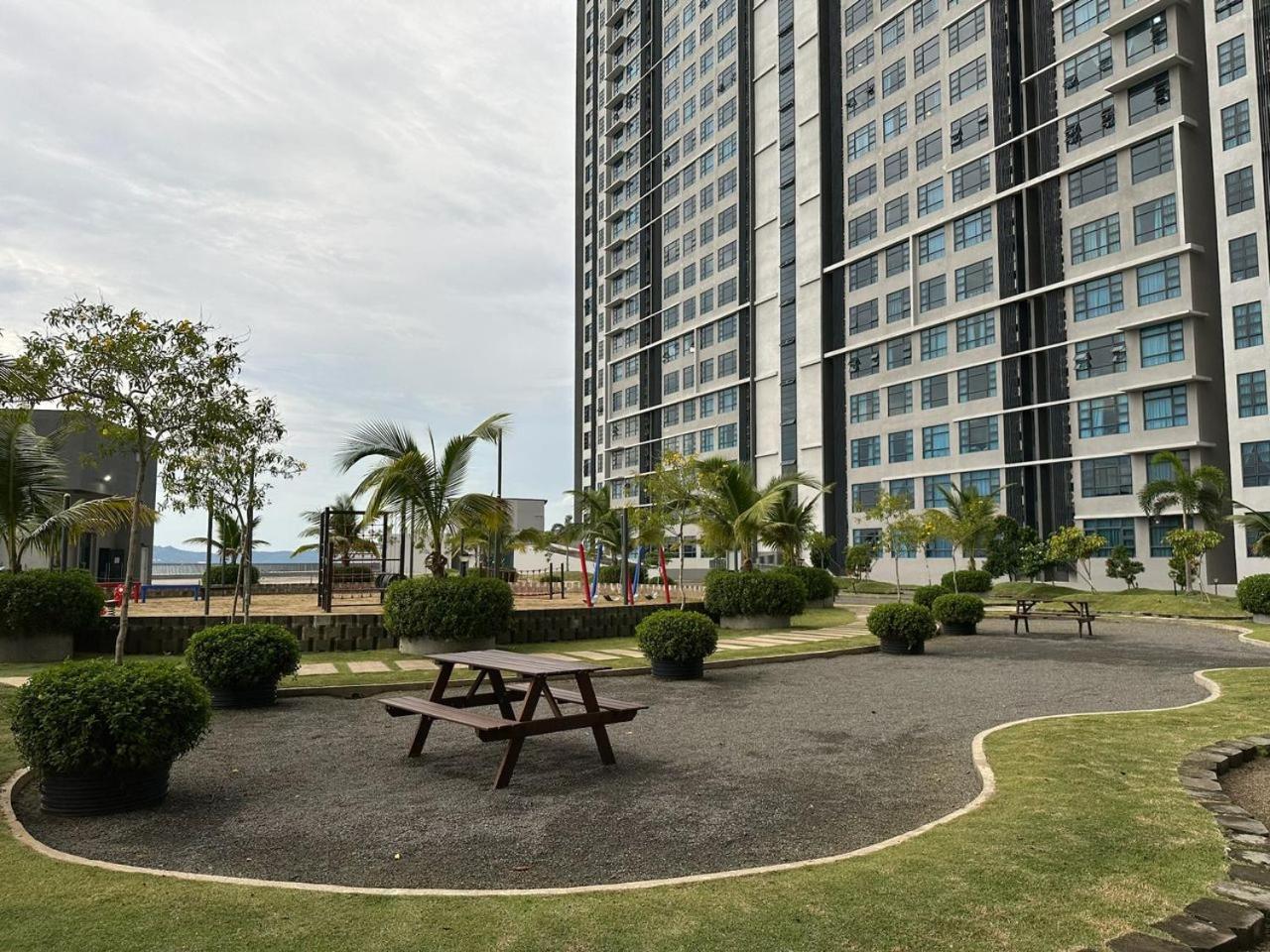 コタキナバルJesselton Quay Sea & Pool View For 6 Paxアパートメント エクステリア 写真